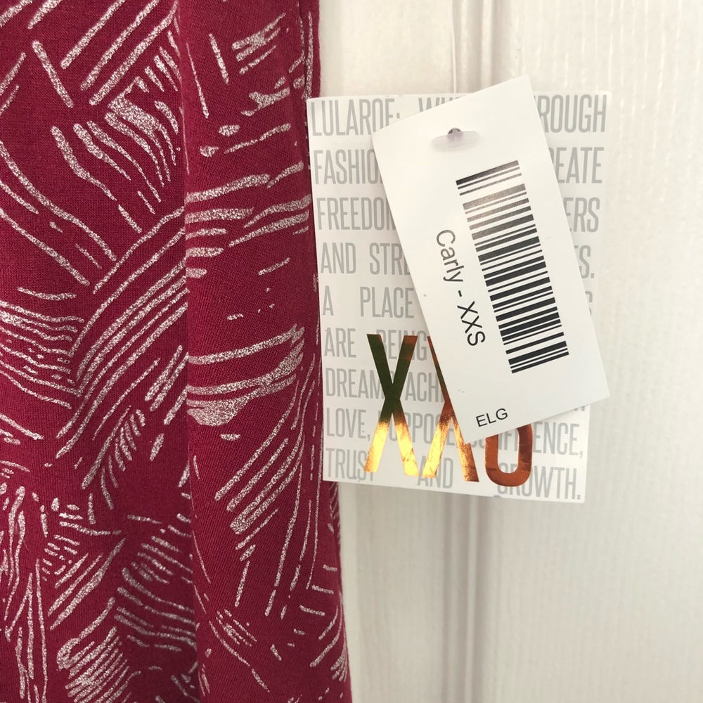 NWT elegant Carly lularoe - Picture 3 of 3